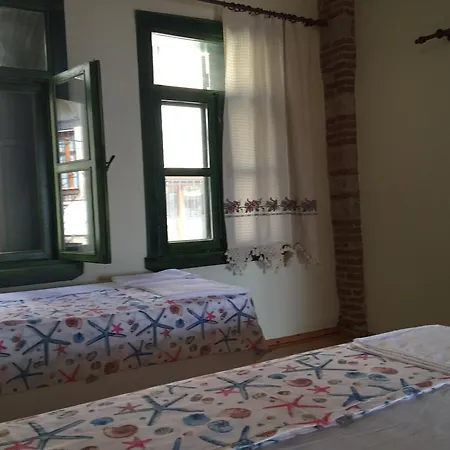 Tarihi Kucuk Tas Konak 2 Ayvalı