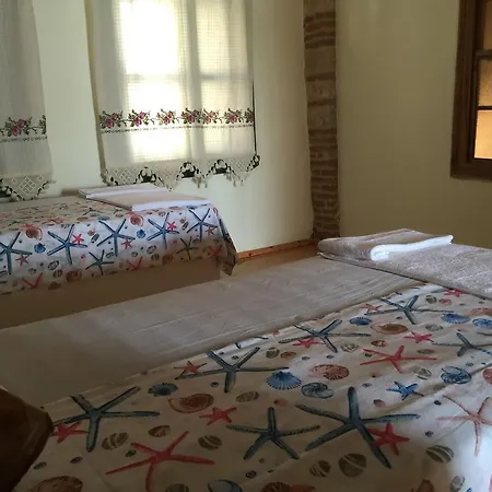 Tarihi Kucuk Tas Konak 2 Ayvalı