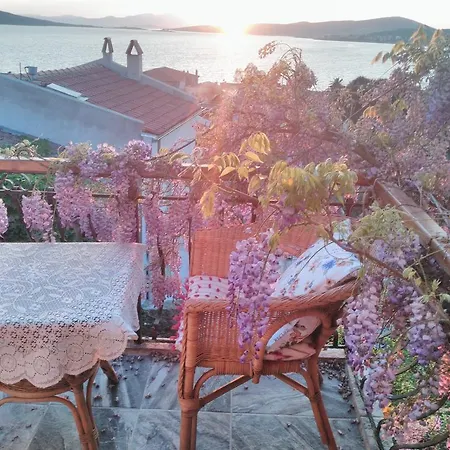 Tarihi Kucuk Tas Konak 2